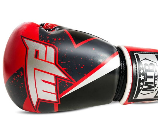 Women Training Muay Thai Fight Free FightProduct information：  Product category: boxing gloves  Applicable scene: martial arts self-defense  Size: 8oz,10oz,12oz  Color: red, blue, black and greeAdult Boxing Gloves Sanda Gloves Men and Women Training Muay Thai Figh