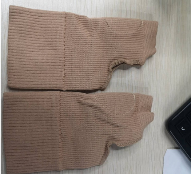 Keyboard glovesMain material: Nylon
 
 Applicable population: Adults


 
 
 Size 
  Length
 
 width
  
 
 
 
  S
  15
  6.5
 
 
  L
  17
  8Keyboard gloves